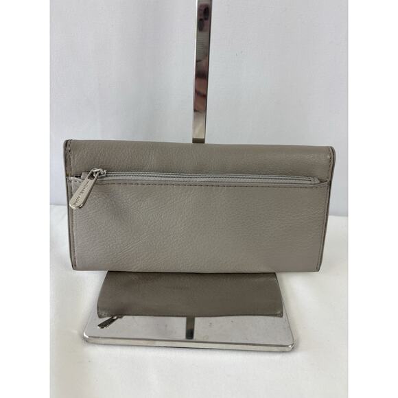 Michael Kors Light Grey Leather Wallet Envelope Clutch Snap Close Zipper Pocket - Picture 2 of 9
